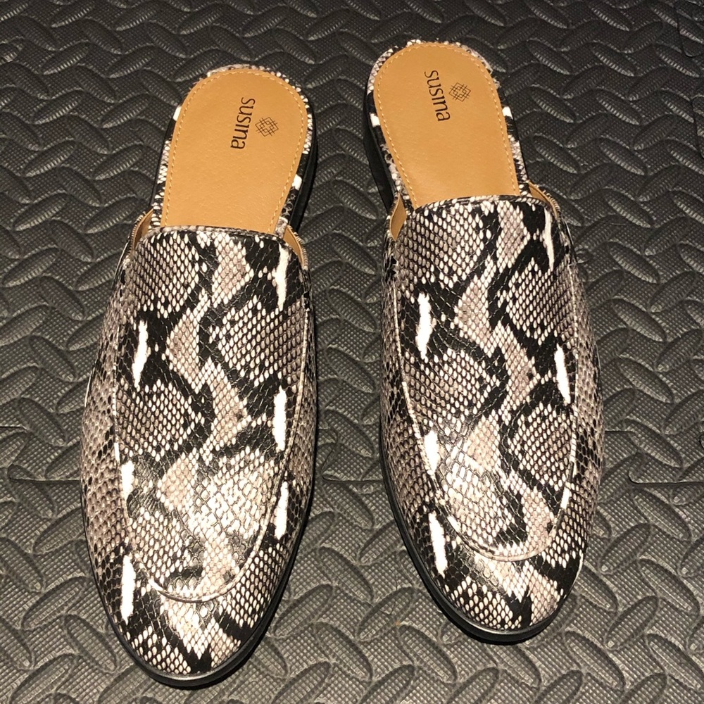NWT Snakeskin Loafer Mule - size 10